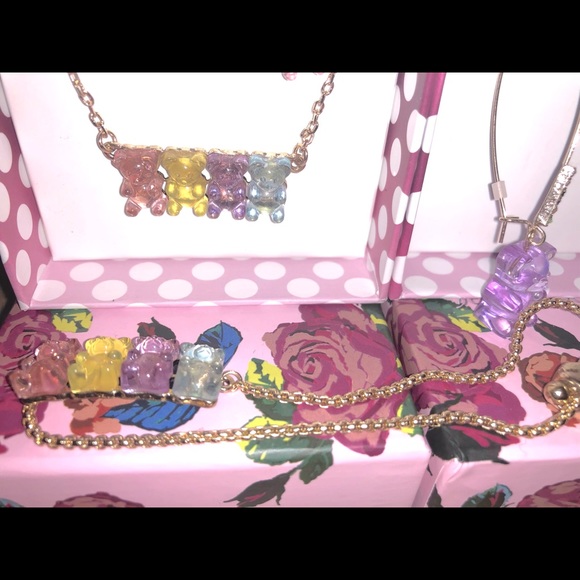 Betsey Johnson Pastel Gummy Bear Set NWT - Picture 1 of 4